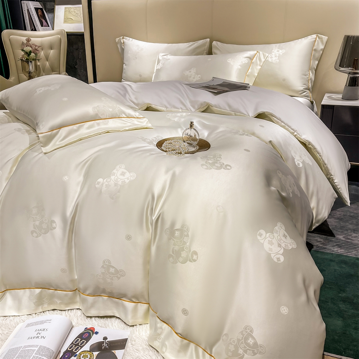 91家纺网 家纺一手货源 找家纺 经年 2026新款60S贡缎提花水洗真丝四件套 潮流熊-米白