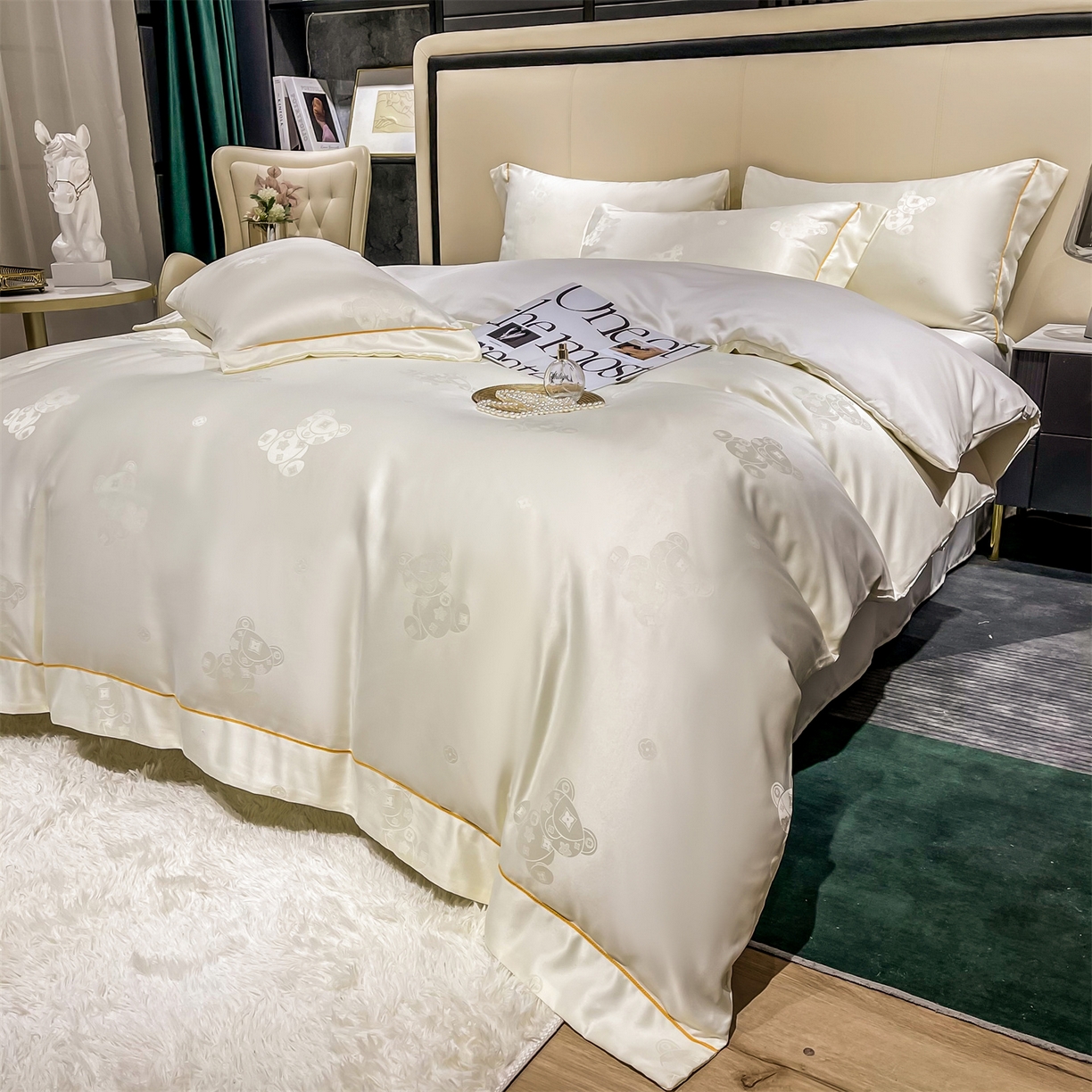 91家纺网 家纺一手货源 找家纺 经年 2026新款60S贡缎提花水洗真丝四件套 潮流熊-米白