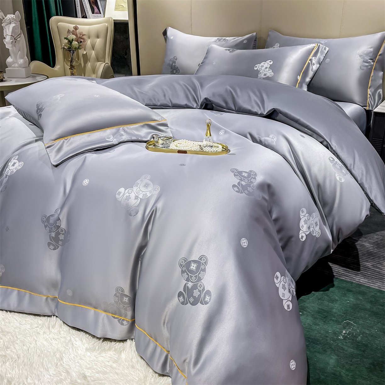 91家纺网 家纺一手货源 找家纺 经年 2026新款60S贡缎提花水洗真丝四件套 潮流熊-石灰