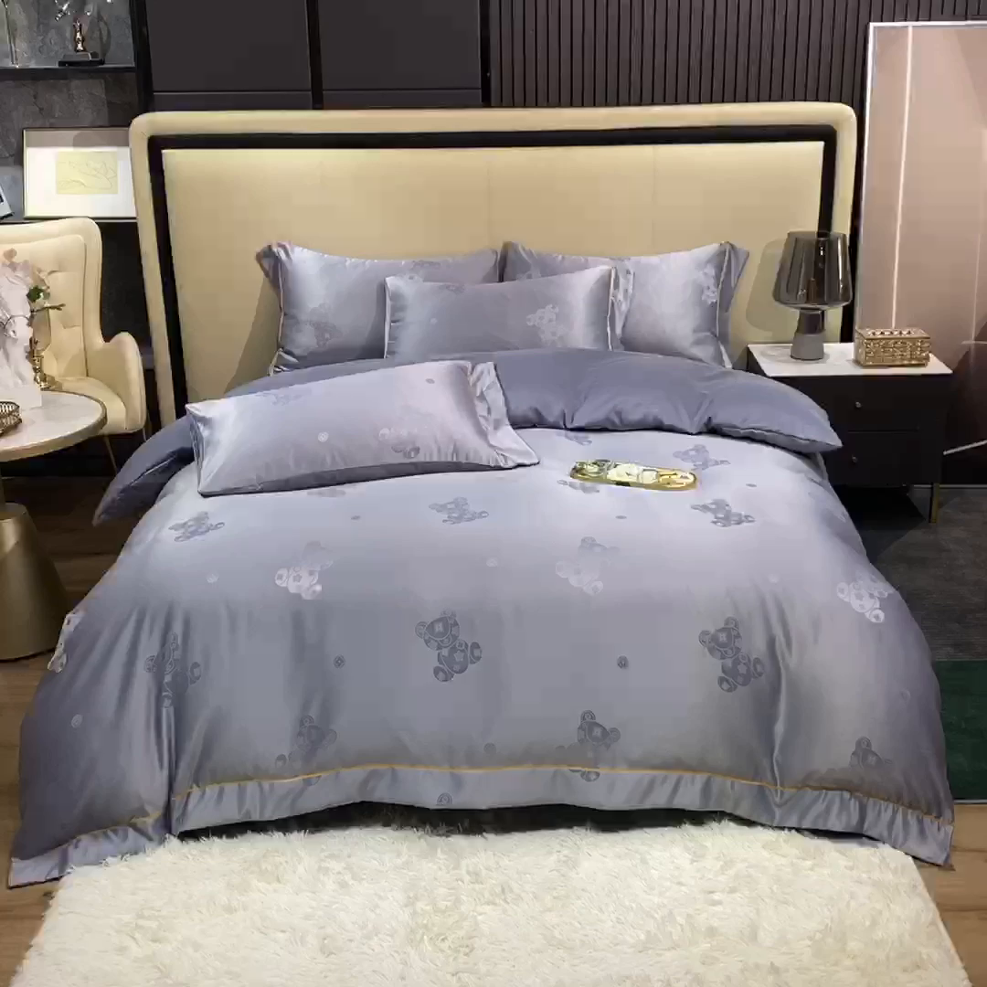 91家纺网 家纺一手货源 找家纺 经年 2026新款60S贡缎提花水洗真丝四件套 潮流熊-石灰