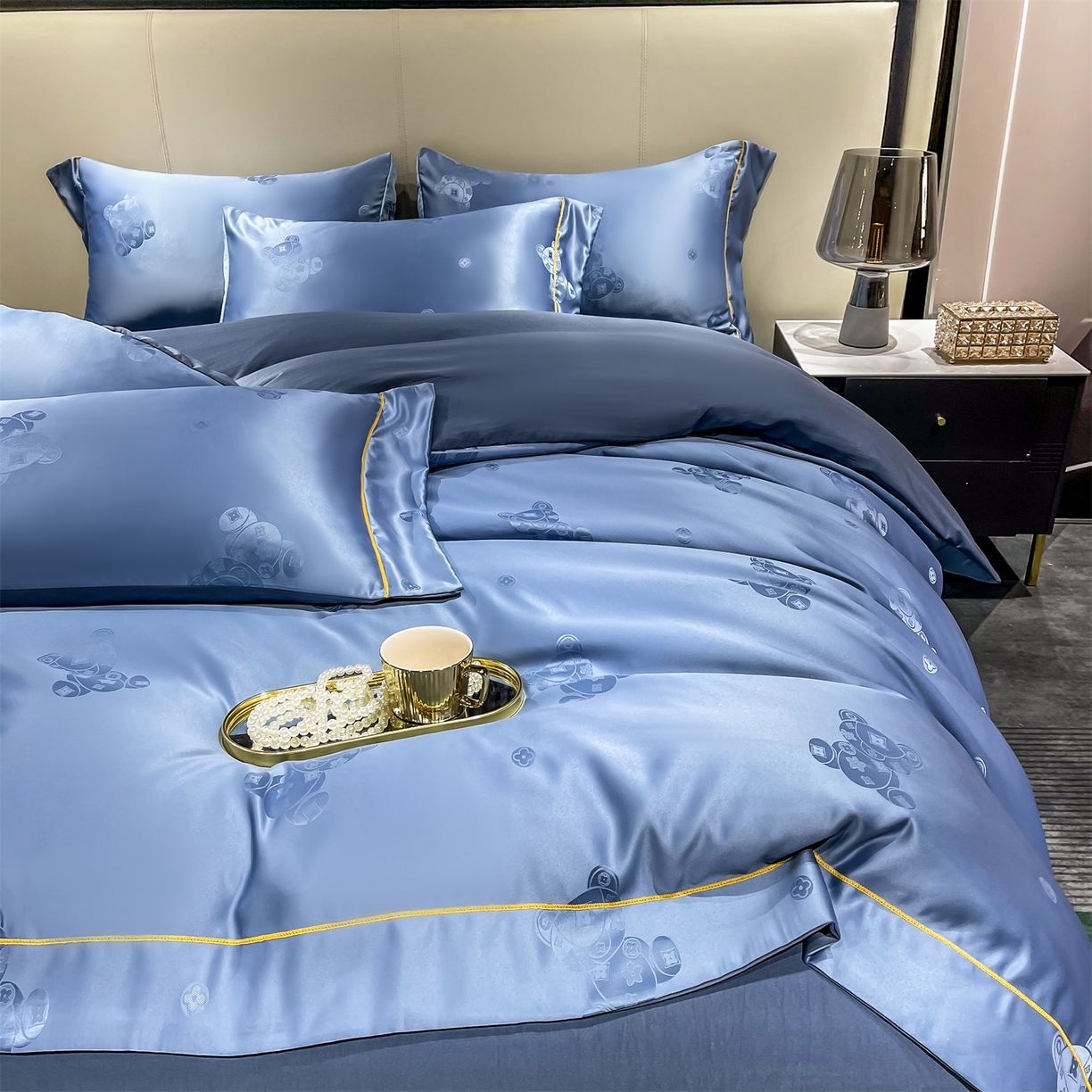 91家纺网 家纺一手货源 找家纺 经年 2026新款60S贡缎提花水洗真丝四件套 潮流熊-艳兰