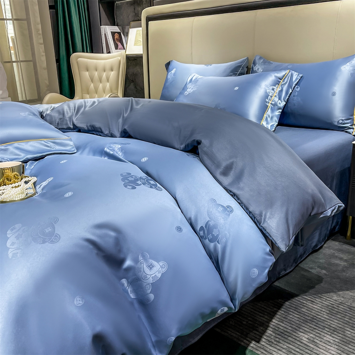 91家纺网 家纺一手货源 找家纺 经年 2026新款60S贡缎提花水洗真丝四件套 潮流熊-艳兰