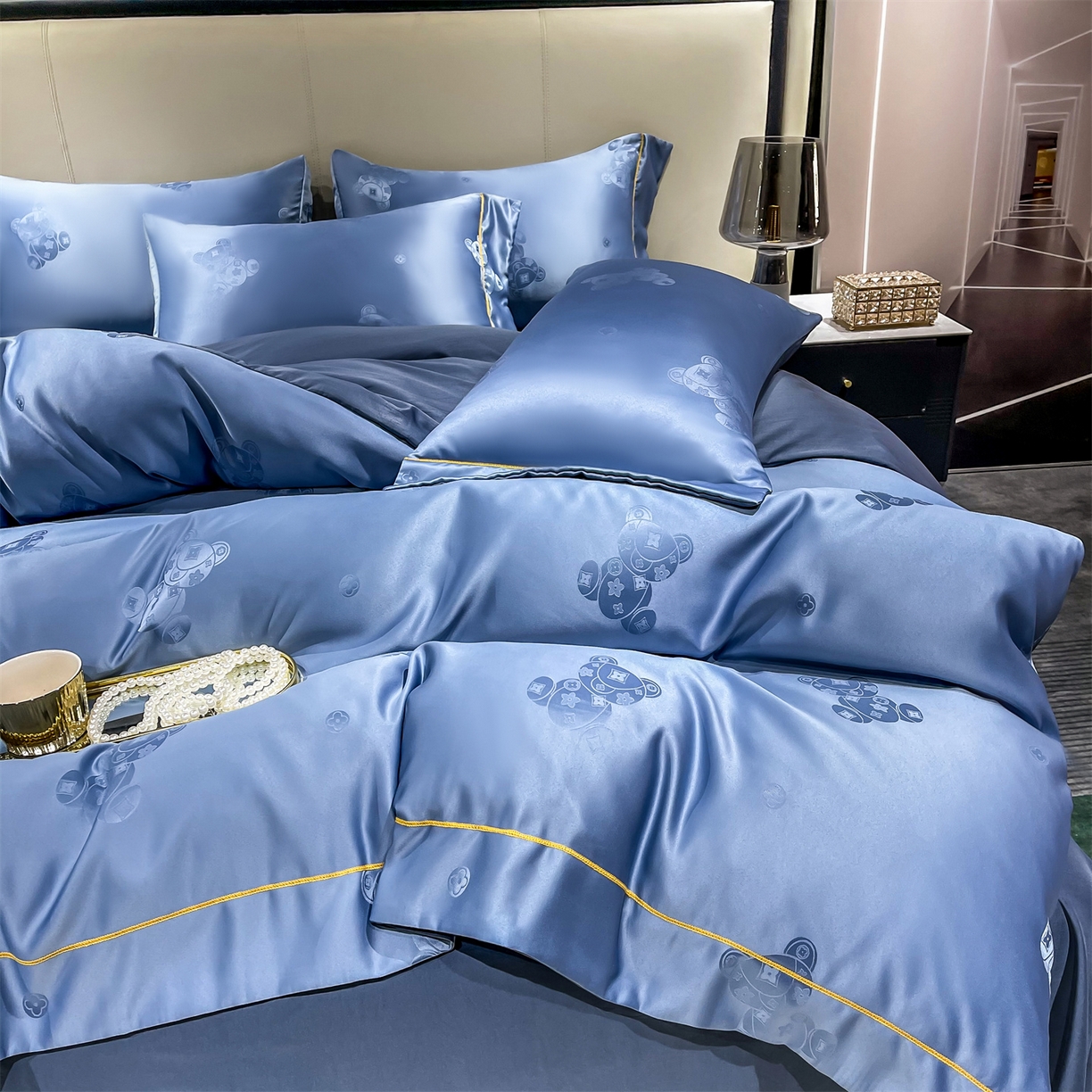 91家纺网 家纺一手货源 找家纺 经年 2026新款60S贡缎提花水洗真丝四件套 潮流熊-艳兰