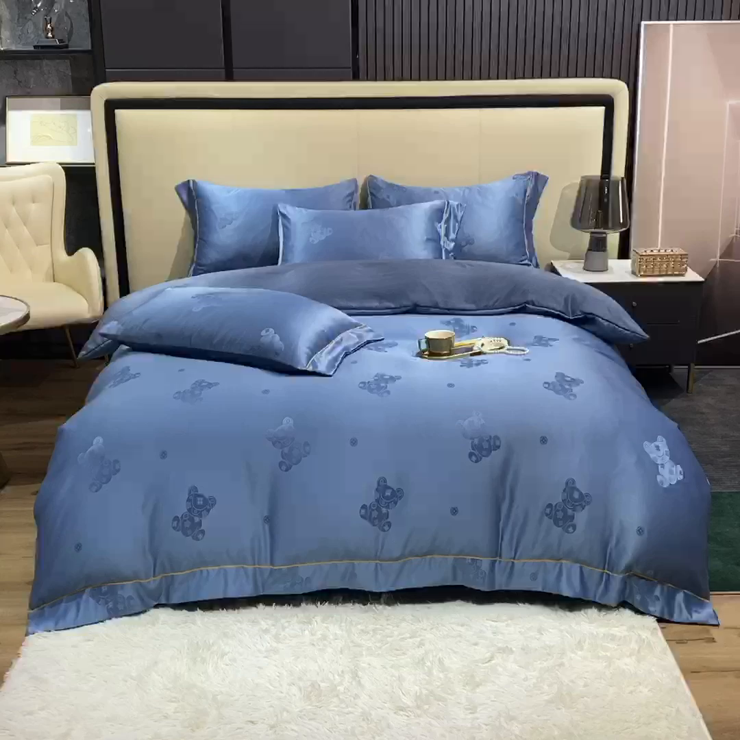 91家纺网 家纺一手货源 找家纺 经年 2026新款60S贡缎提花水洗真丝四件套 潮流熊-艳兰