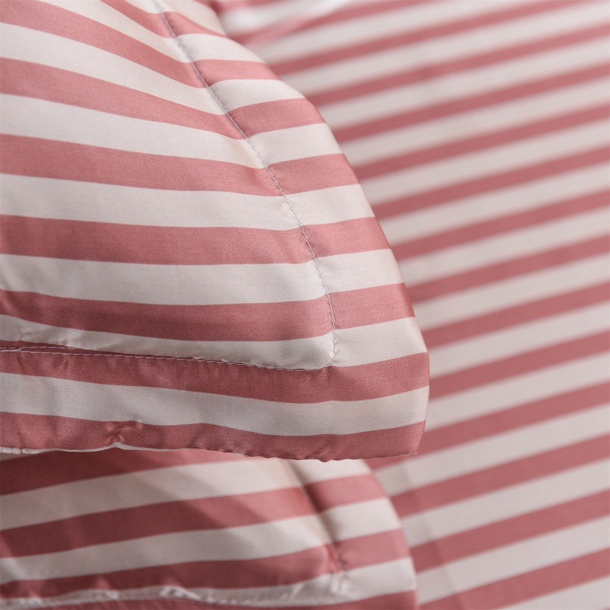 91家纺网 家纺一手货源 找家纺 经年 2026年条纹丝绸冰丝四件套 红棕中条