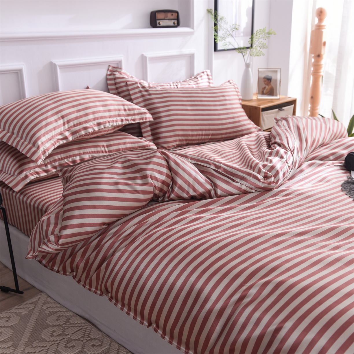 91家纺网 家纺一手货源 找家纺 经年 2026年条纹丝绸冰丝四件套 红棕中条