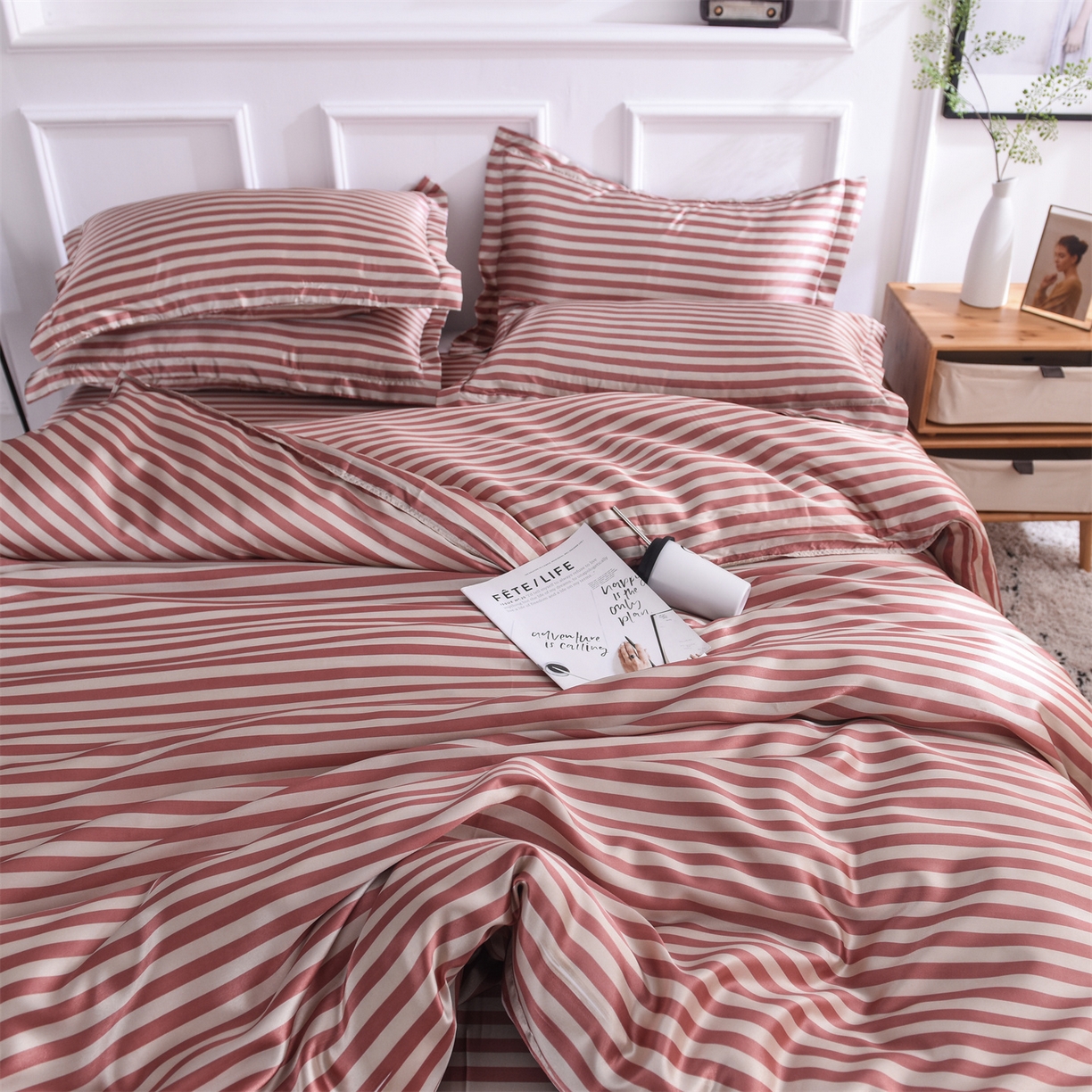 91家纺网 家纺一手货源 找家纺 经年 2026年条纹丝绸冰丝四件套 红棕中条