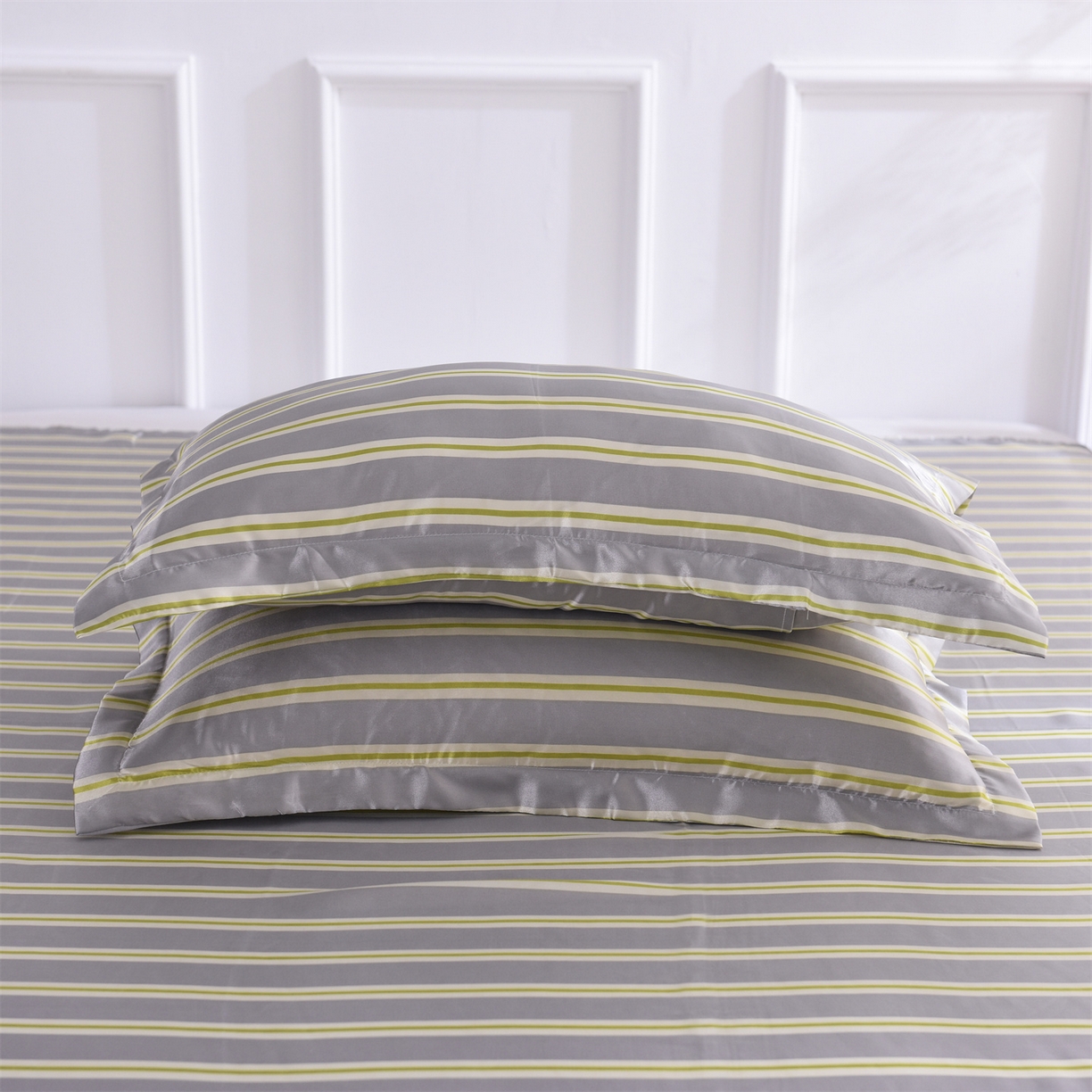 91家纺网 家纺一手货源 找家纺 经年 2026年条纹丝绸冰丝四件套 灰绿细条