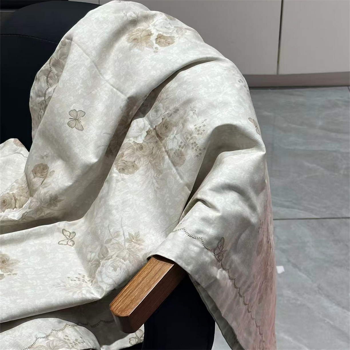 91家纺网 家纺一手货源 找家纺  玖琳家纺 2026新款13372纯棉40S贡缎纯棉四件套 藤花玲