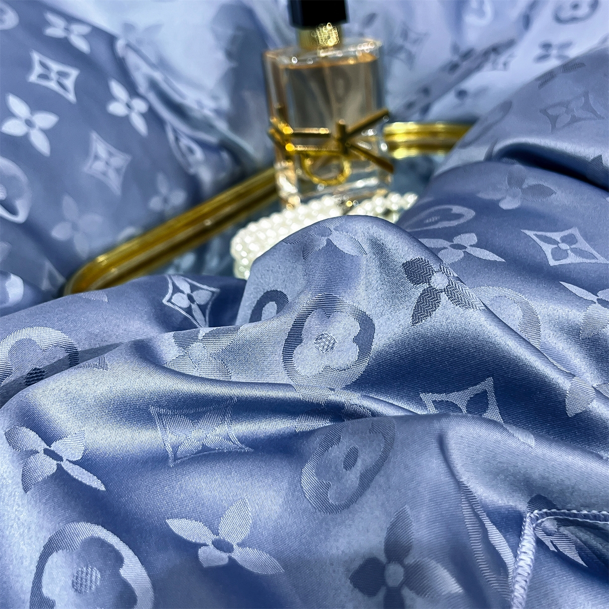 91家纺网 家纺一手货源 找家纺 经年 2026新款水洗真丝提花四件套 格林-宝蓝