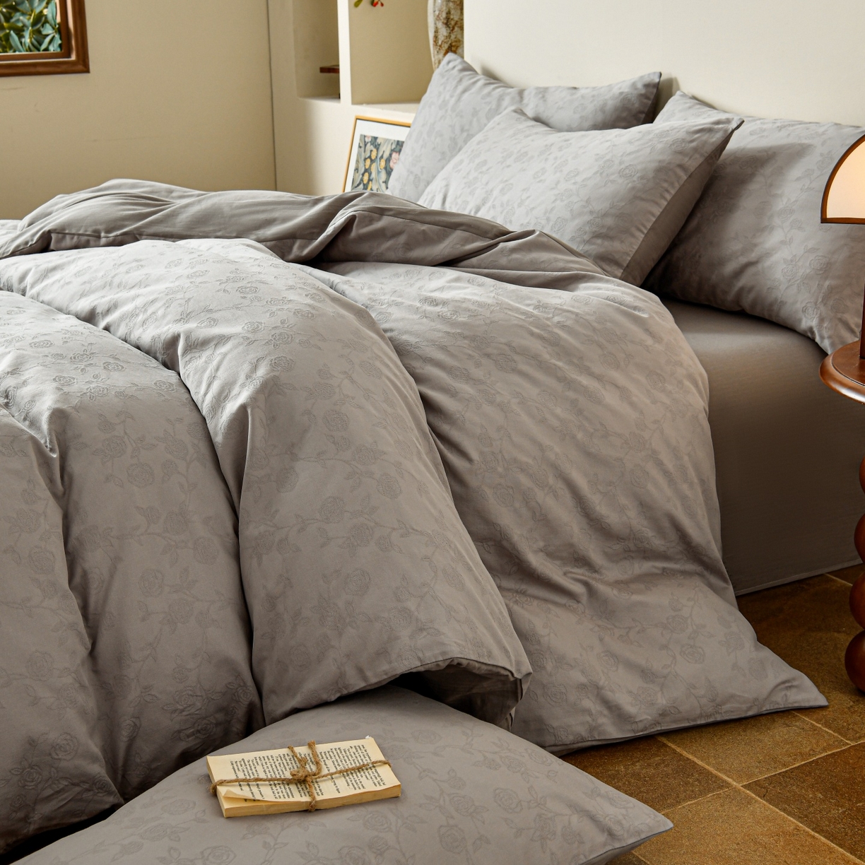 91家纺网 家纺一手货源 找家纺 菡宝 2026春夏新款全棉纯棉色织提花四件套-中古玫瑰 中古玫瑰 浅灰