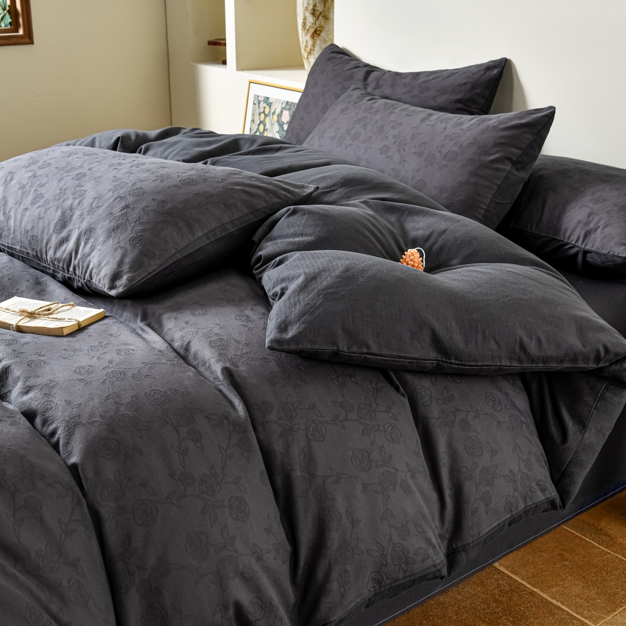 91家纺网 家纺一手货源 找家纺 菡宝 2026春夏新款全棉纯棉色织提花四件套-中古玫瑰 中古玫瑰 深灰