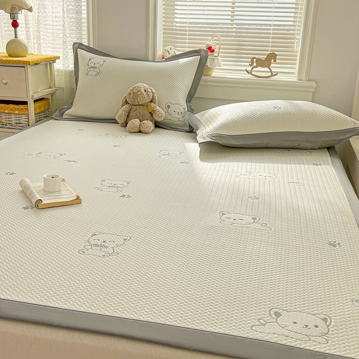 91家纺网 家纺一手货源 找家纺 （总）十里居 2026春夏新款A类凉感PE卡通提花凉席席子空调软席