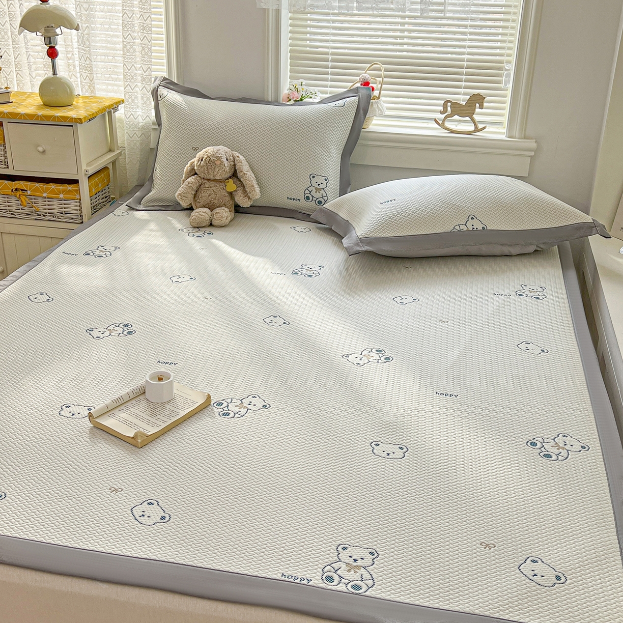 91家纺网 家纺一手货源 找家纺 十里居 2026春夏新款A类凉感PE卡通提花凉席席子空调软席 happy小熊