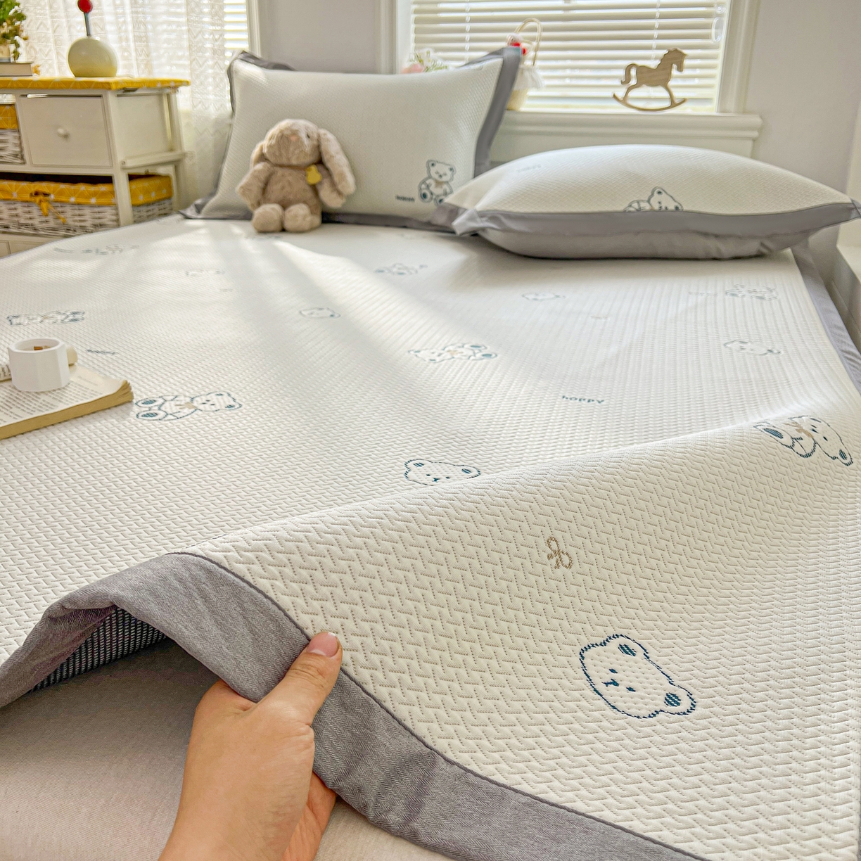 91家纺网 家纺一手货源 找家纺 十里居 2026春夏新款A类凉感PE卡通提花凉席席子空调软席 happy小熊