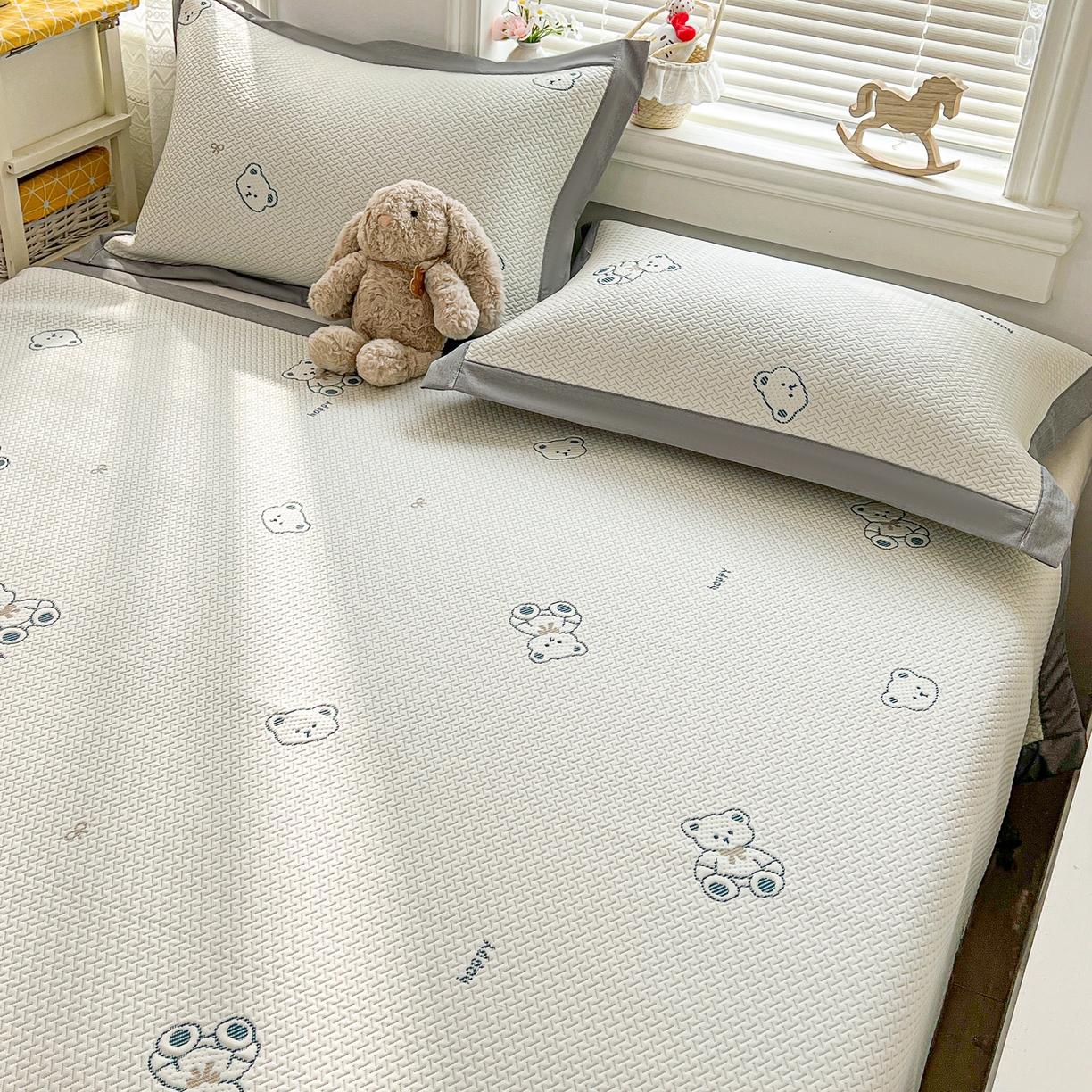 91家纺网 家纺一手货源 找家纺 十里居 2026春夏新款A类凉感PE卡通提花凉席席子空调软席 happy小熊