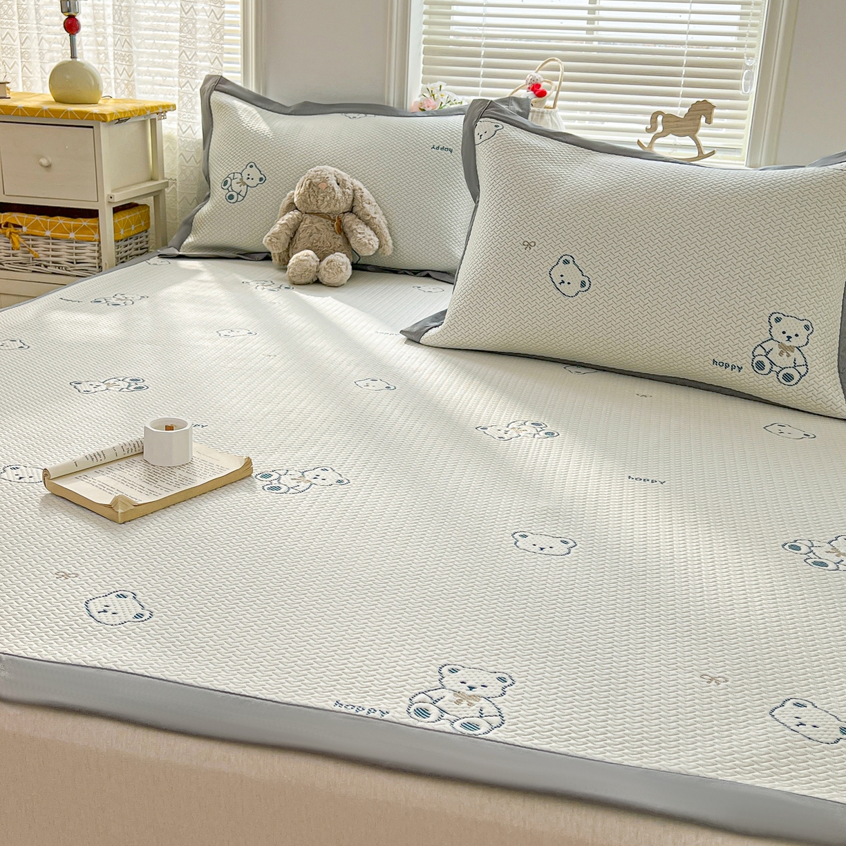 91家纺网 家纺一手货源 找家纺 十里居 2026春夏新款A类凉感PE卡通提花凉席席子空调软席 happy小熊