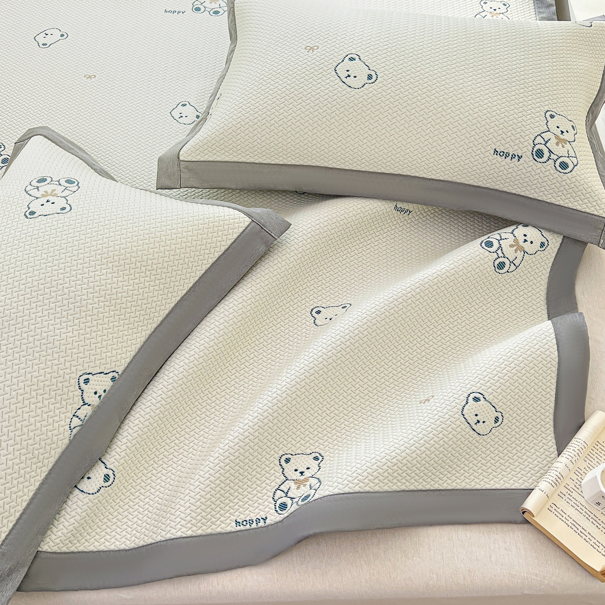 91家纺网 家纺一手货源 找家纺 十里居 2026春夏新款A类凉感PE卡通提花凉席席子空调软席 happy小熊