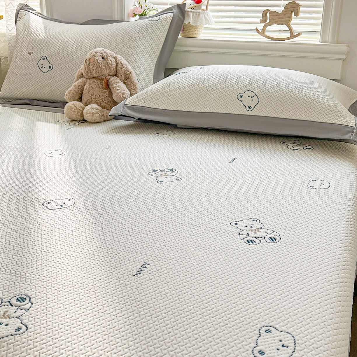 91家纺网 家纺一手货源 找家纺 十里居 2026春夏新款A类凉感PE卡通提花凉席席子空调软席 happy小熊