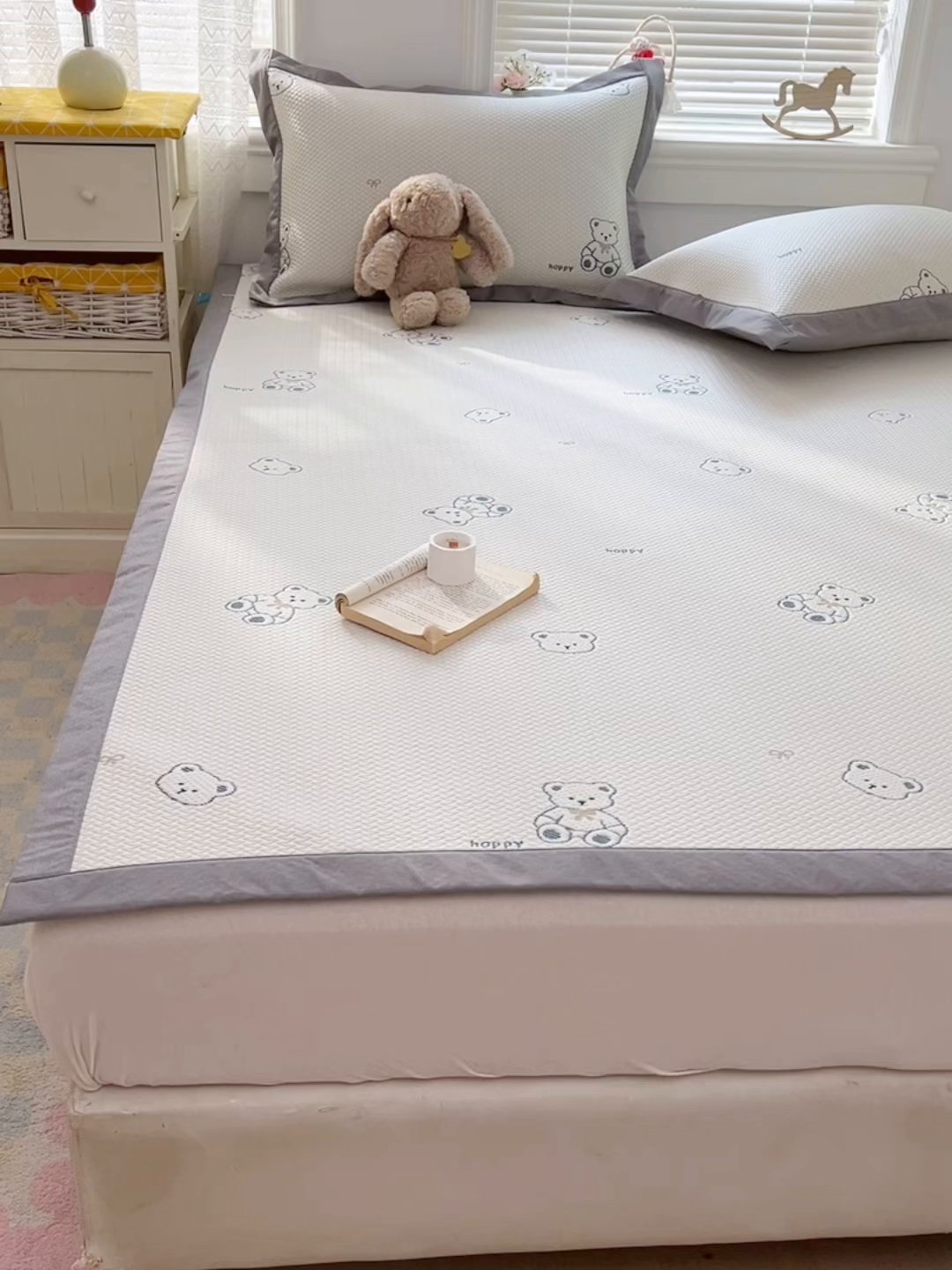 91家纺网 家纺一手货源 找家纺 十里居 2026春夏新款A类凉感PE卡通提花凉席席子空调软席 happy小熊