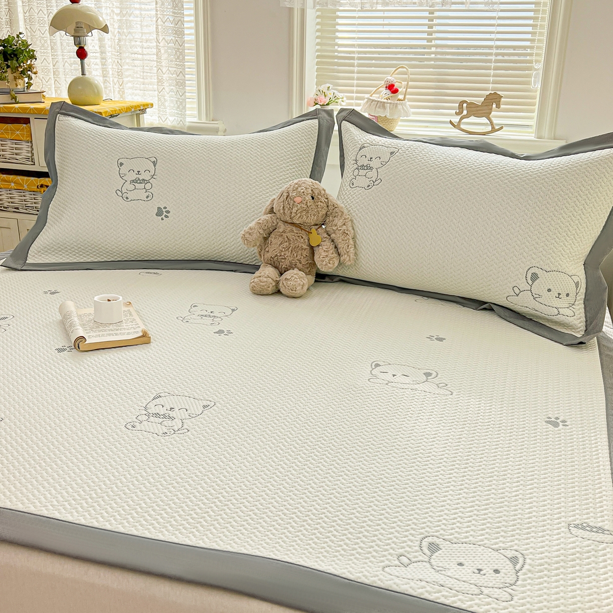 91家纺网 家纺一手货源 找家纺 十里居 2026春夏新款A类凉感PE卡通提花凉席席子空调软席 发财小猫