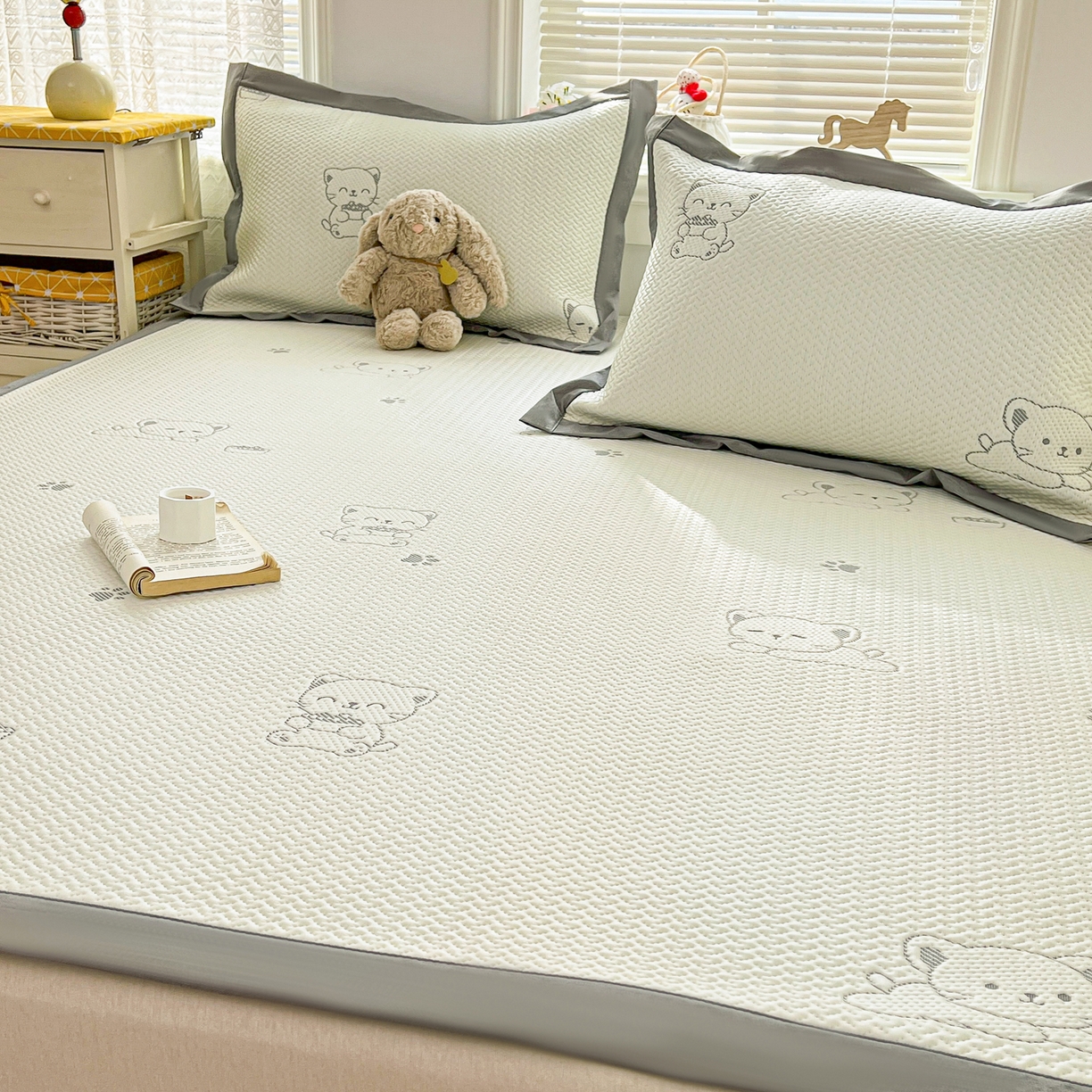 91家纺网 家纺一手货源 找家纺 十里居 2026春夏新款A类凉感PE卡通提花凉席席子空调软席 发财小猫