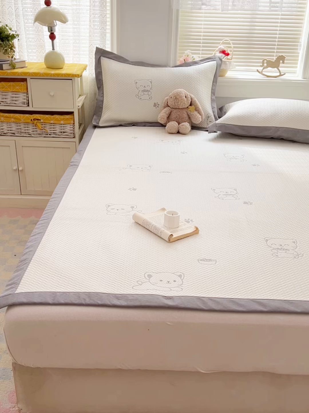 91家纺网 家纺一手货源 找家纺 十里居 2026春夏新款A类凉感PE卡通提花凉席席子空调软席 发财小猫