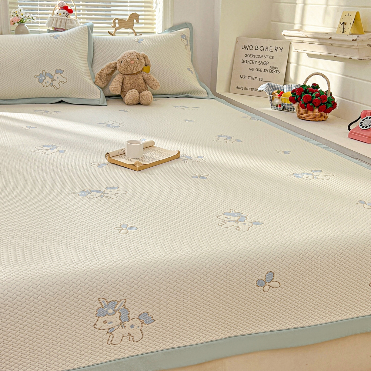 91家纺网 家纺一手货源 找家纺 十里居 2026春夏新款A类凉感PE卡通提花凉席席子空调软席 蓝色小马