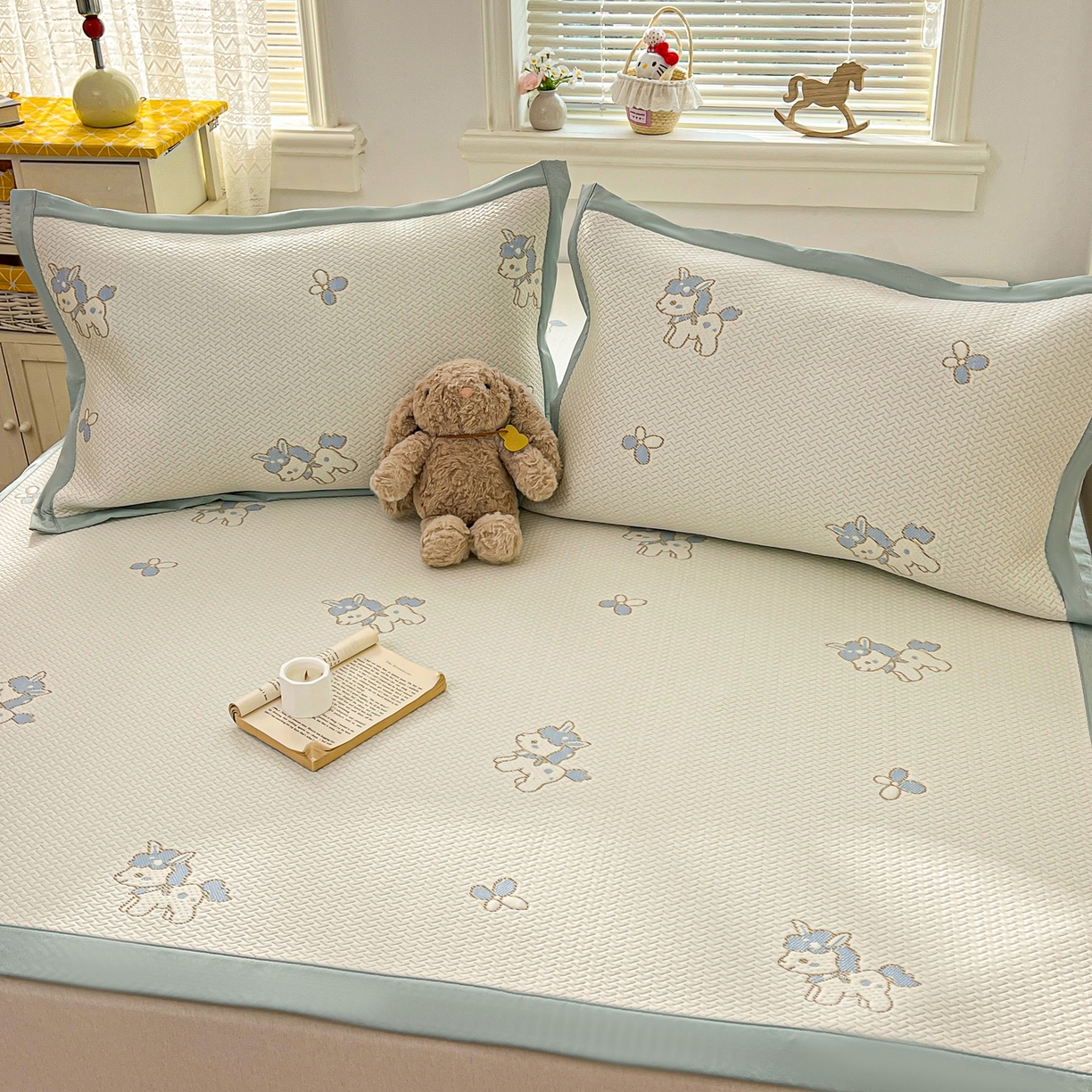 91家纺网 家纺一手货源 找家纺 十里居 2026春夏新款A类凉感PE卡通提花凉席席子空调软席 蓝色小马