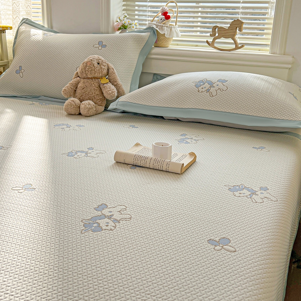 91家纺网 家纺一手货源 找家纺 十里居 2026春夏新款A类凉感PE卡通提花凉席席子空调软席 蓝色小马