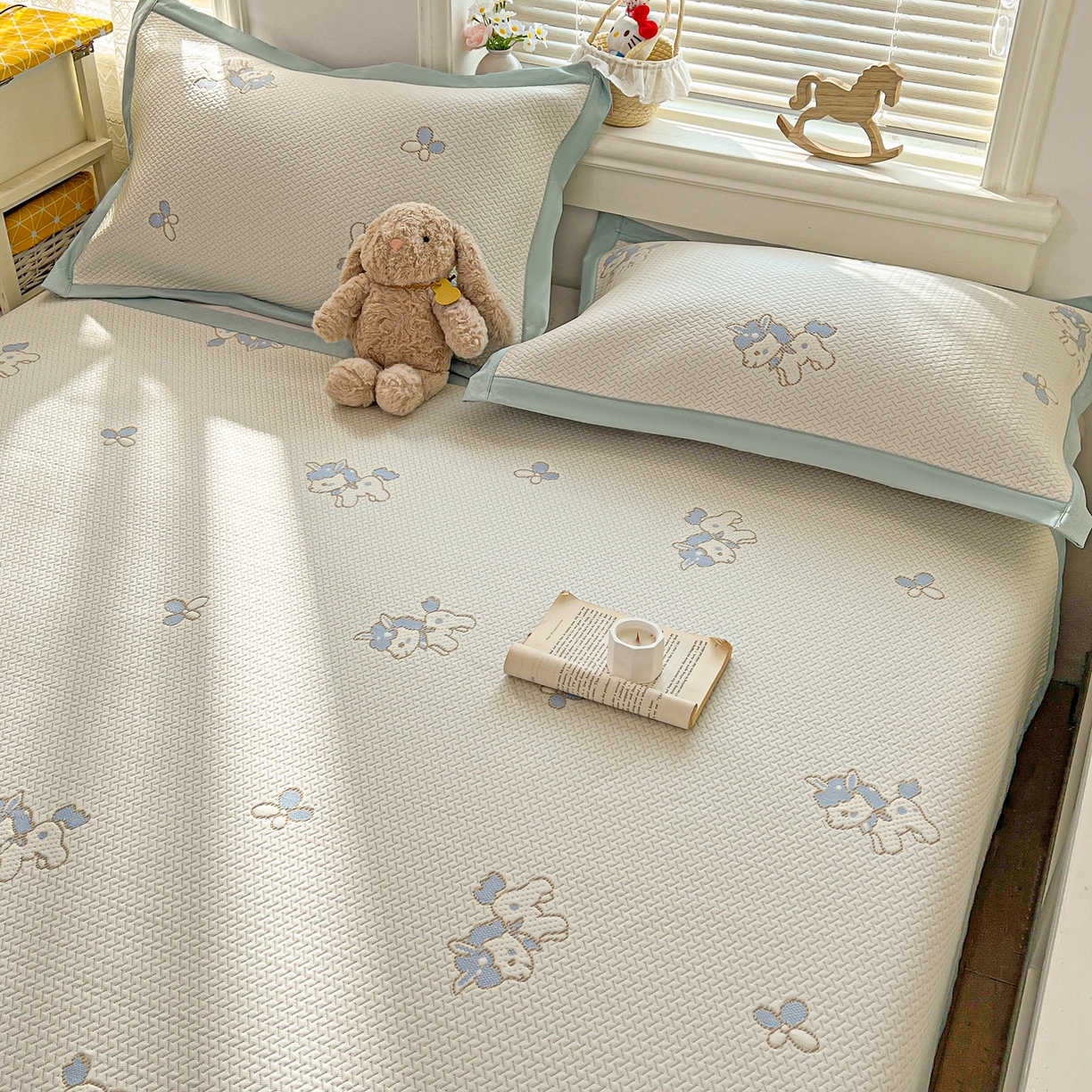 91家纺网 家纺一手货源 找家纺 十里居 2026春夏新款A类凉感PE卡通提花凉席席子空调软席 蓝色小马