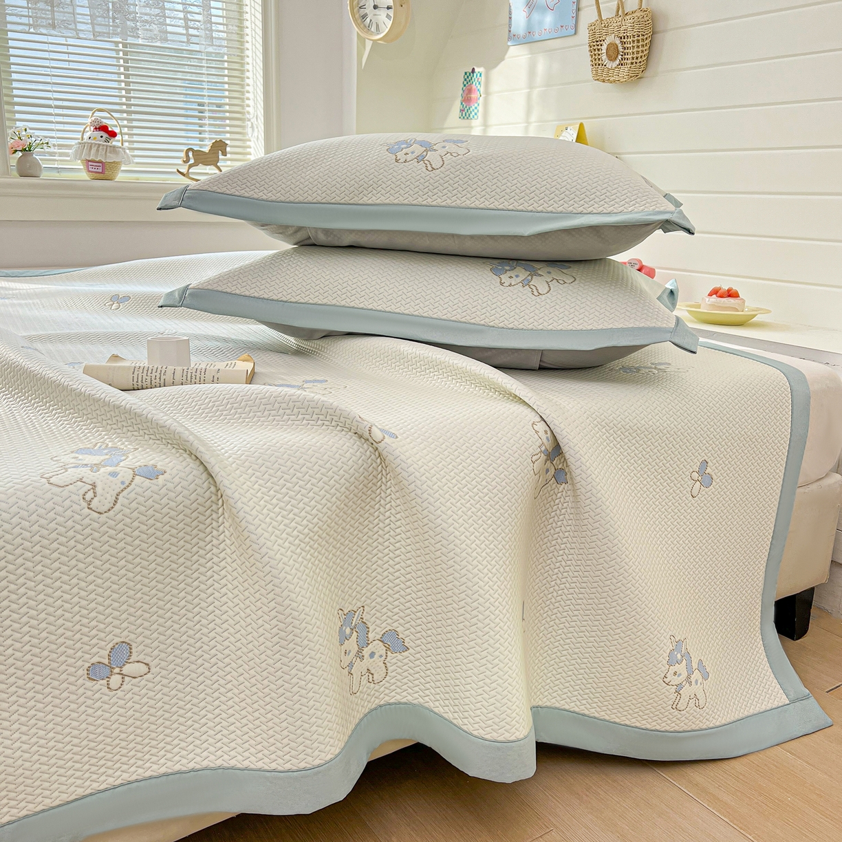 91家纺网 家纺一手货源 找家纺 十里居 2026春夏新款A类凉感PE卡通提花凉席席子空调软席 蓝色小马