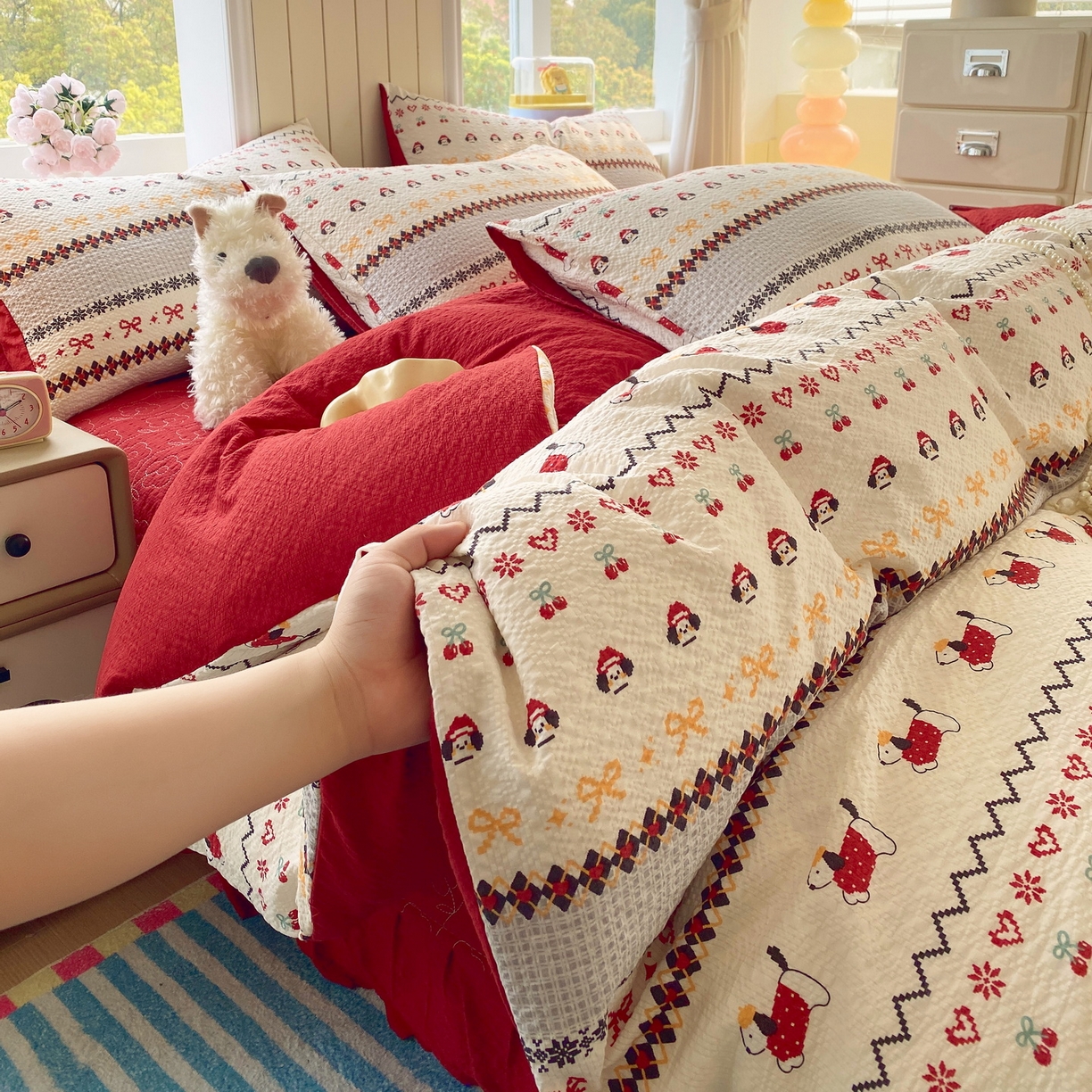 91家纺网 家纺一手货源 找家纺 莱米家纺 2026新款云感泡泡纱双层纱床盖四件套 费尔岛红