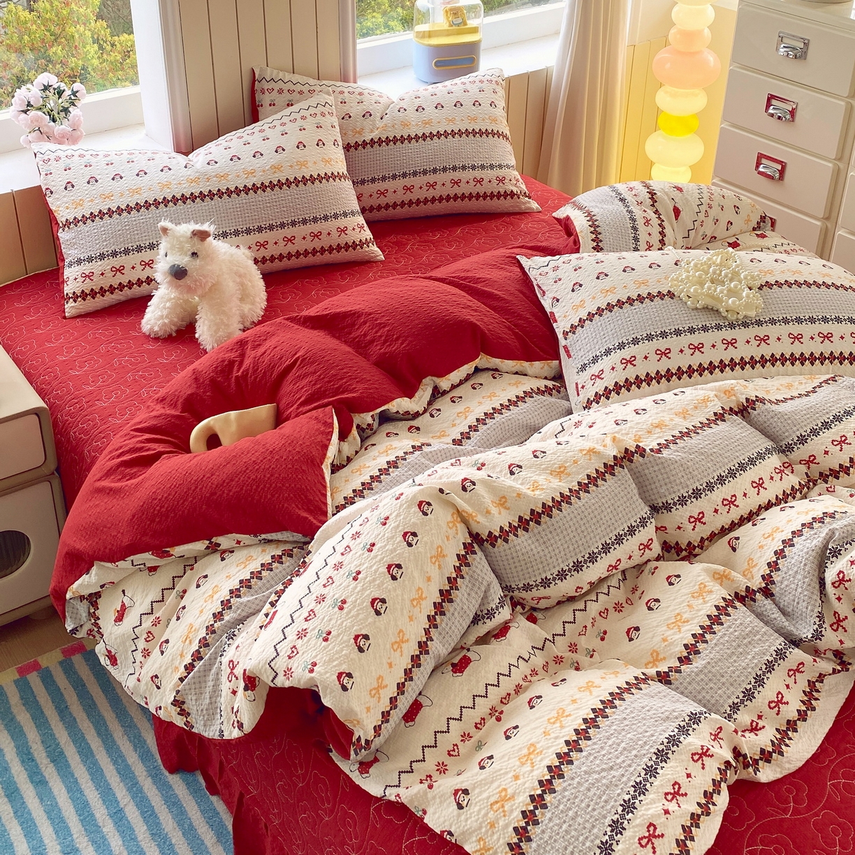 91家纺网 家纺一手货源 找家纺 莱米家纺 2026新款云感泡泡纱双层纱床盖四件套 费尔岛红