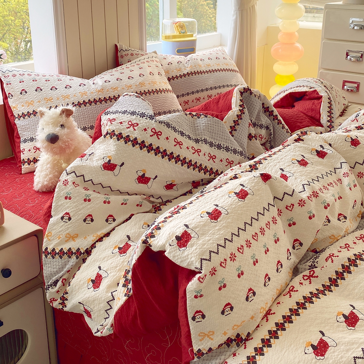 91家纺网 家纺一手货源 找家纺 莱米家纺 2026新款云感泡泡纱双层纱床盖四件套 费尔岛红