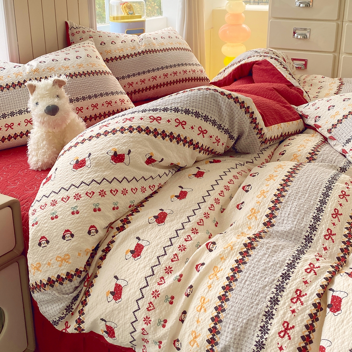 91家纺网 家纺一手货源 找家纺 莱米家纺 2026新款云感泡泡纱双层纱床盖四件套 费尔岛红