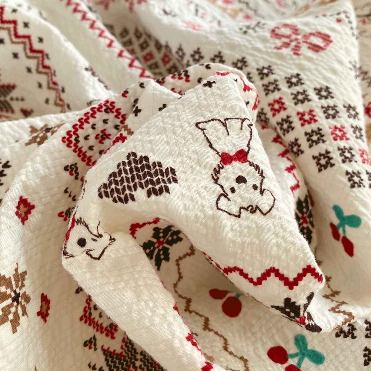 91家纺网 家纺一手货源 找家纺 莱米家纺 2026新款云感泡泡纱双层纱床盖四件套 费尔岛咖