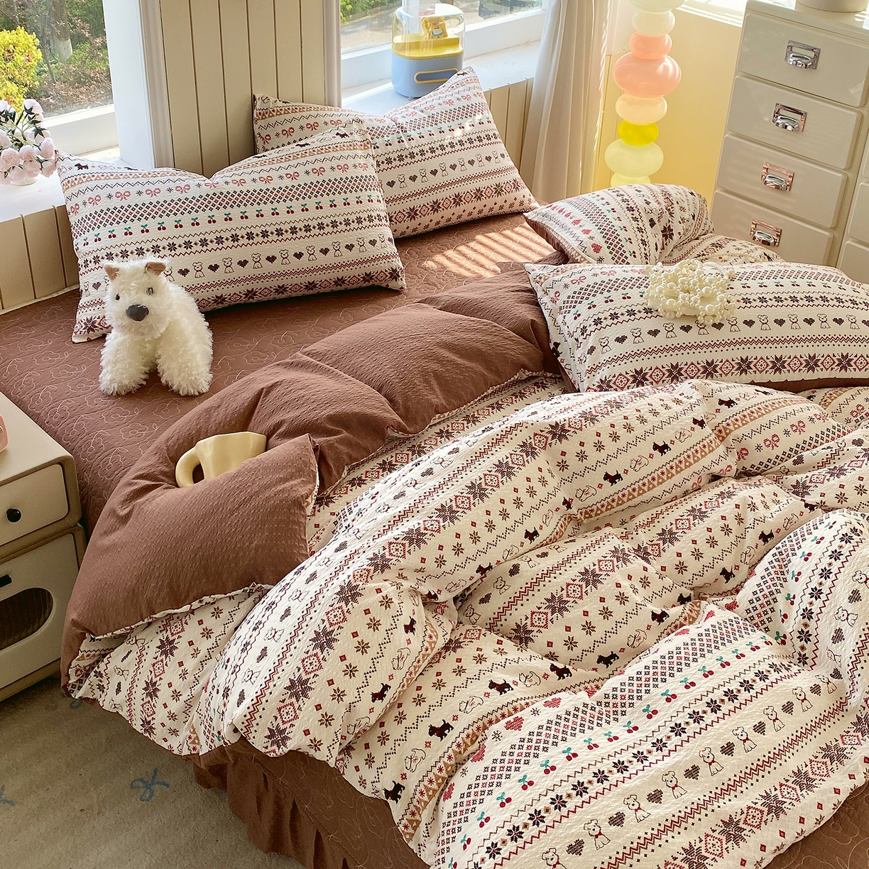 91家纺网 家纺一手货源 找家纺 莱米家纺 2026新款云感泡泡纱双层纱床盖四件套 费尔岛咖