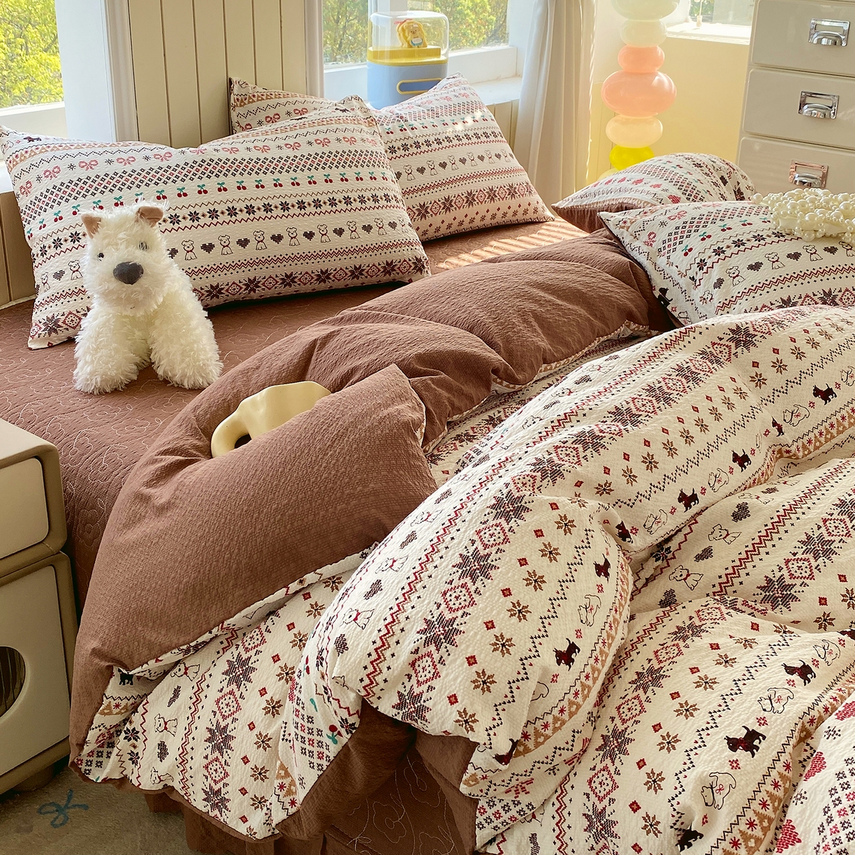 91家纺网 家纺一手货源 找家纺 莱米家纺 2026新款云感泡泡纱双层纱床盖四件套 费尔岛咖