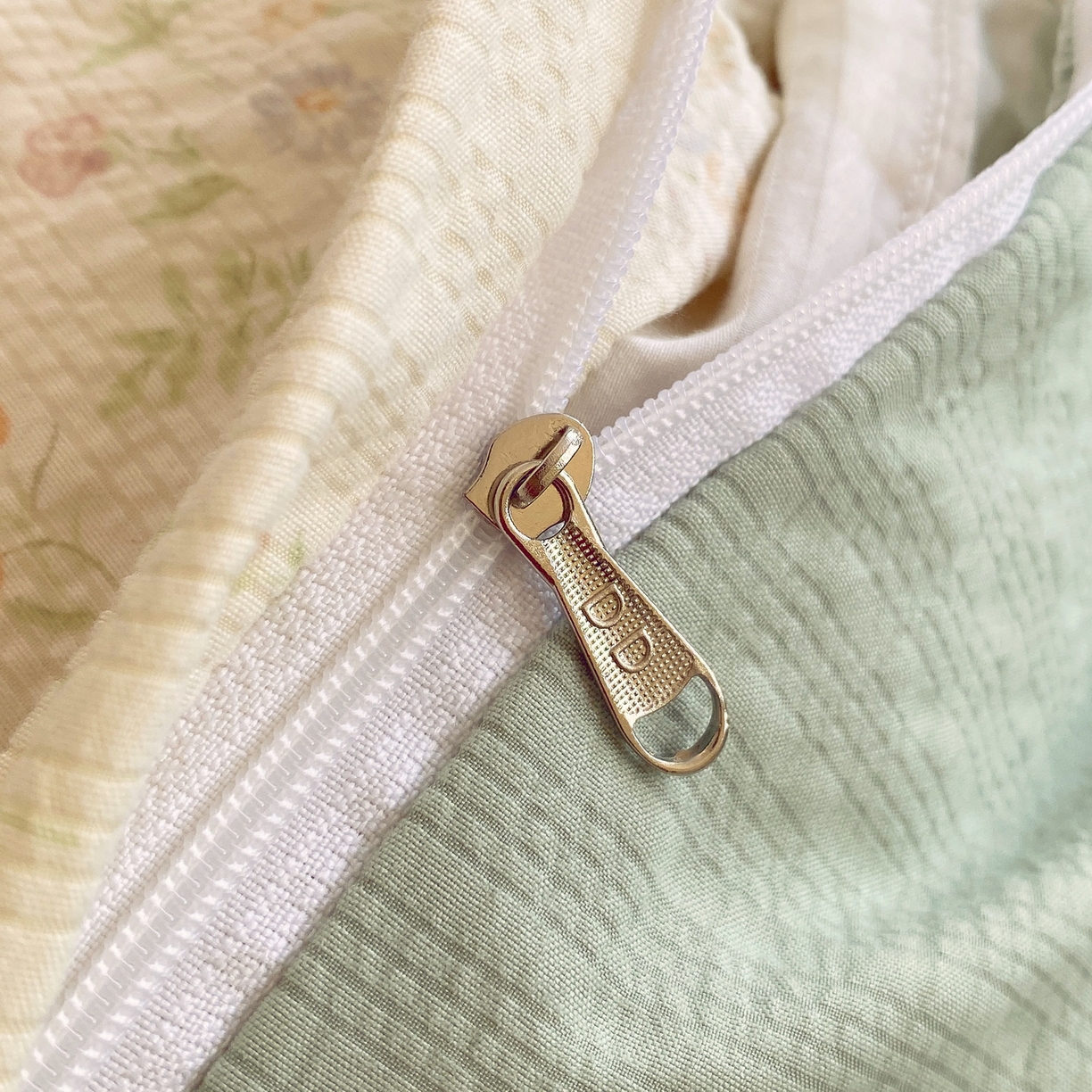 91家纺网 家纺一手货源 找家纺 莱米家纺 2026新款云感泡泡纱双层纱床盖四件套 绿花枝叶