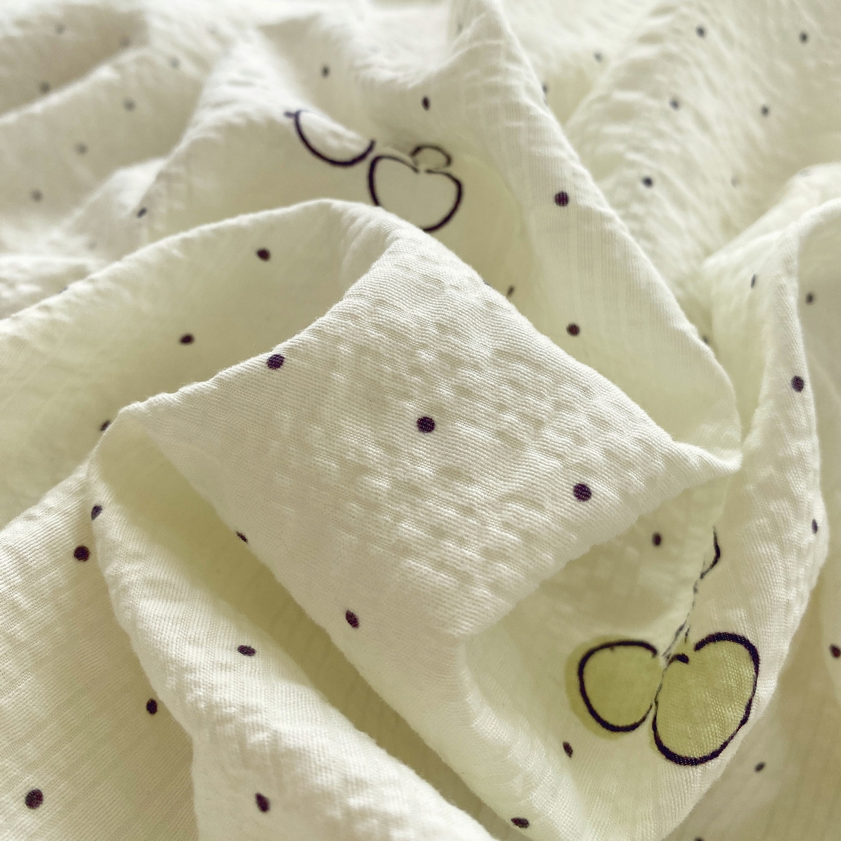 91家纺网 家纺一手货源 找家纺 莱米家纺 2026新款云感泡泡纱双层纱床盖四件套 绿樱桃