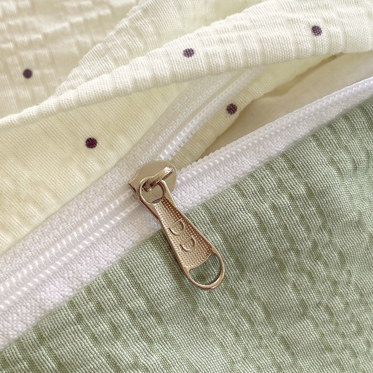 91家纺网 家纺一手货源 找家纺 莱米家纺 2026新款云感泡泡纱双层纱床盖四件套 绿樱桃