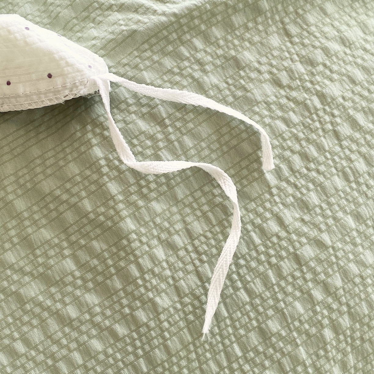 91家纺网 家纺一手货源 找家纺 莱米家纺 2026新款云感泡泡纱双层纱床盖四件套 绿樱桃