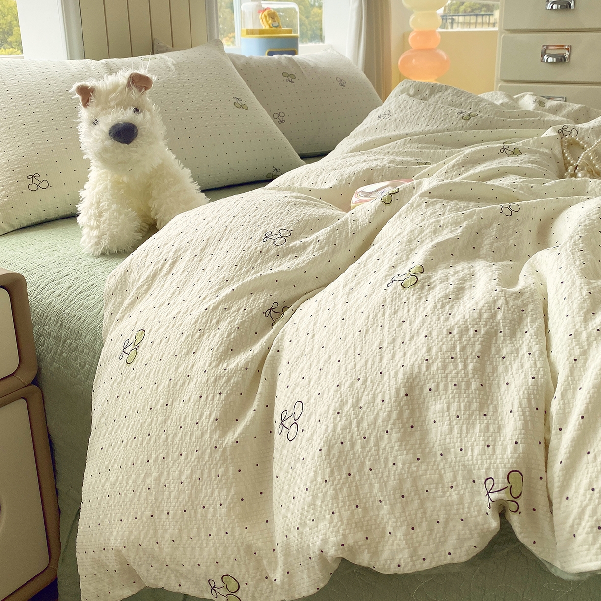 91家纺网 家纺一手货源 找家纺 莱米家纺 2026新款云感泡泡纱双层纱床盖四件套 绿樱桃