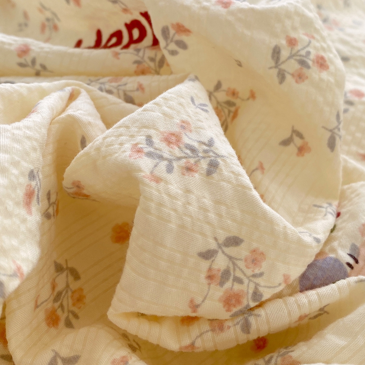 91家纺网 家纺一手货源 找家纺 莱米家纺 2026新款云感泡泡纱双层纱床盖四件套 兔兔之家