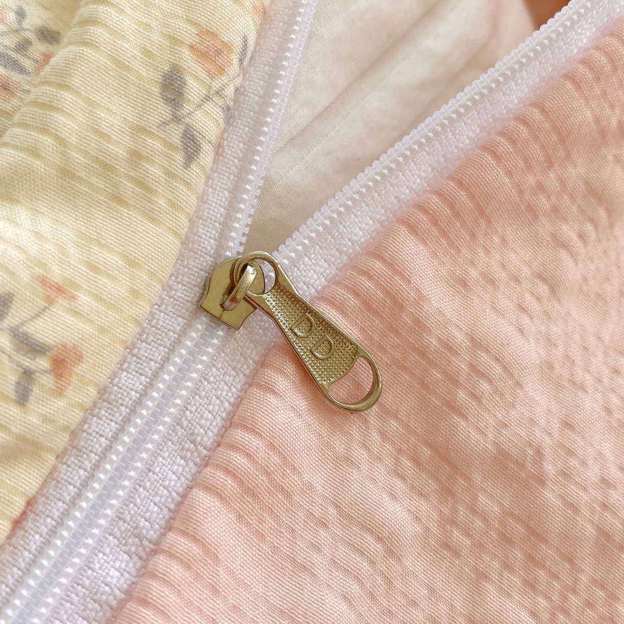 91家纺网 家纺一手货源 找家纺 莱米家纺 2026新款云感泡泡纱双层纱床盖四件套 兔兔之家