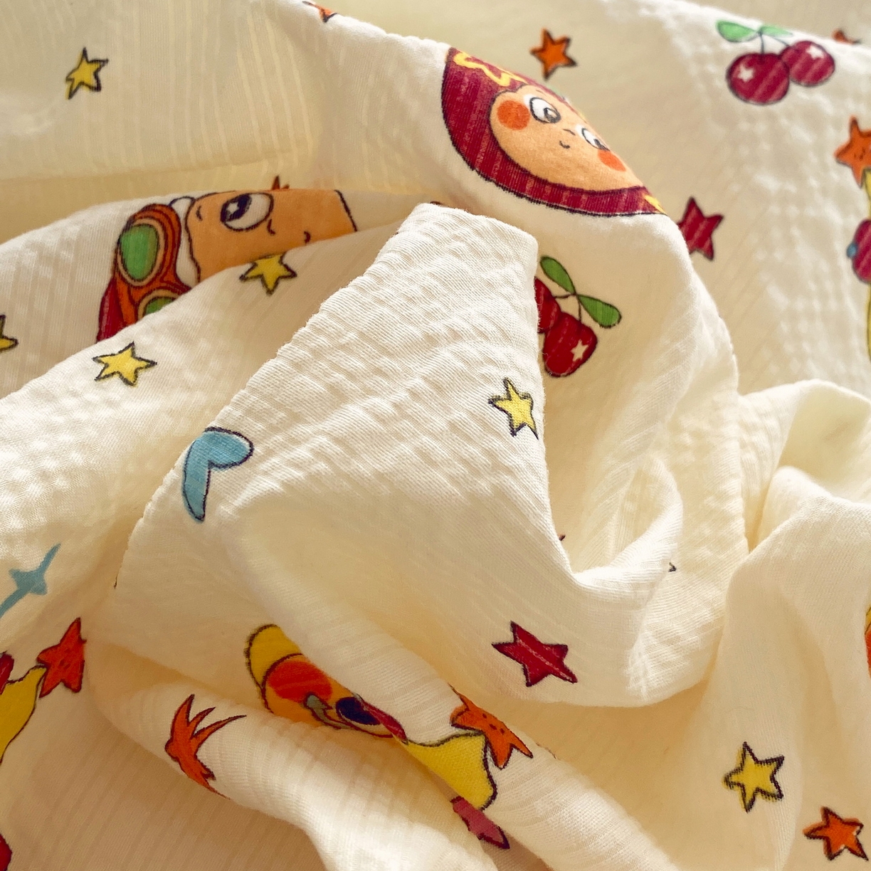 91家纺网 家纺一手货源 找家纺 莱米家纺 2026新款云感泡泡纱双层纱床盖四件套 星星人