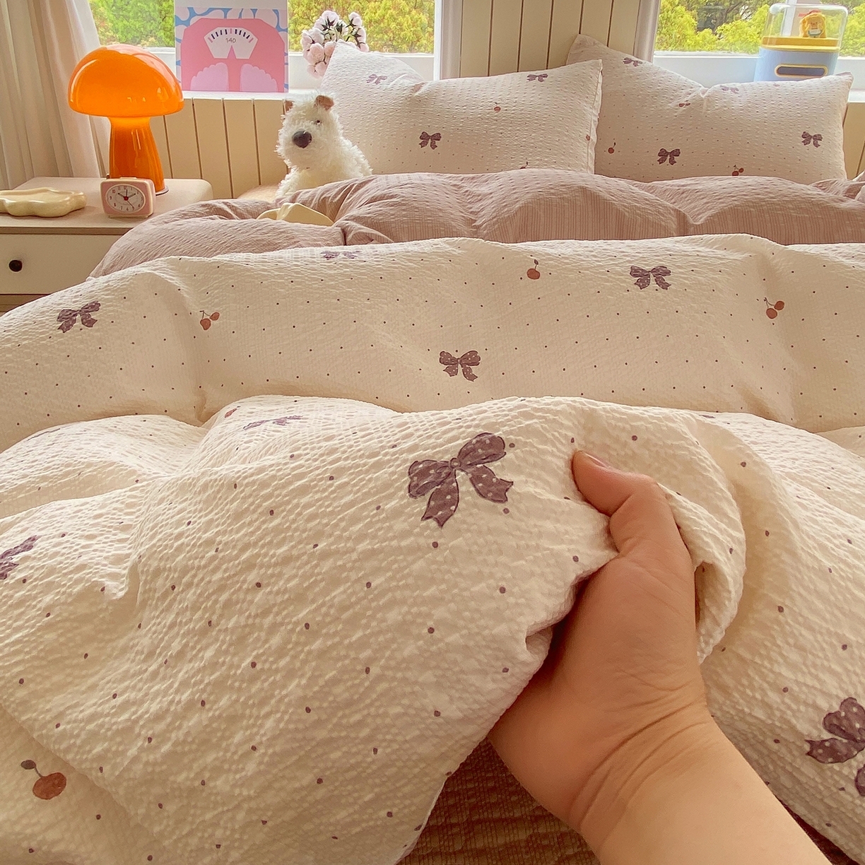 91家纺网 家纺一手货源 找家纺 莱米家纺 2026新款云感泡泡纱双层纱床盖四件套 棕蝴蝶结