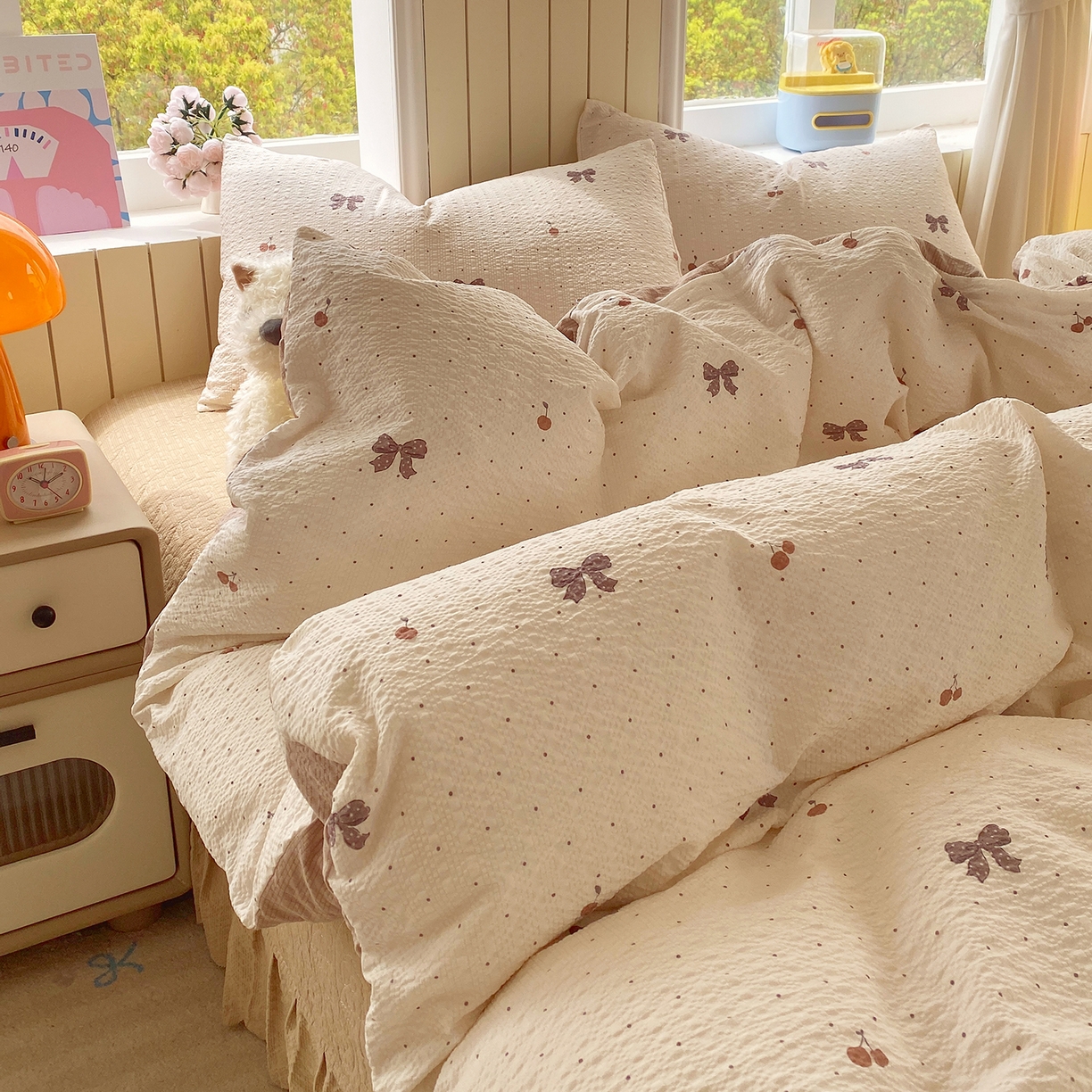 91家纺网 家纺一手货源 找家纺 莱米家纺 2026新款云感泡泡纱双层纱床盖四件套 棕蝴蝶结