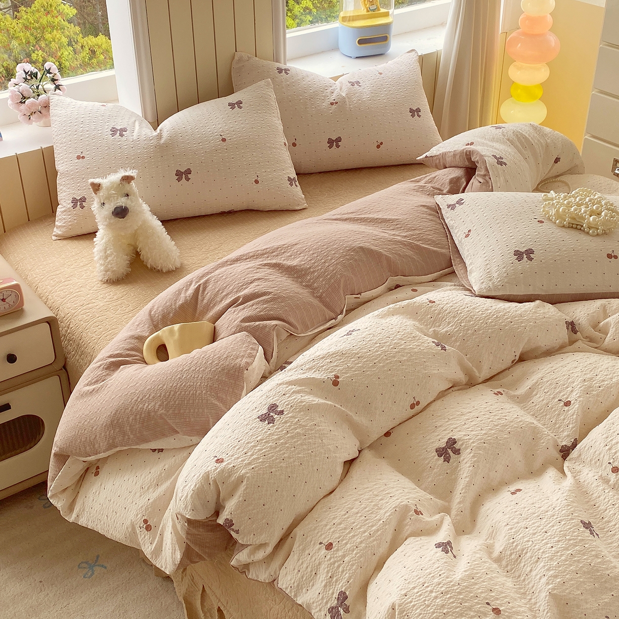 91家纺网 家纺一手货源 找家纺 莱米家纺 2026新款云感泡泡纱双层纱床盖四件套 棕蝴蝶结